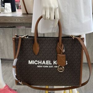 Michael Kors "Mirella" MD EW Tote Brown Shoulder Bag - 35F2G7ZT2B 
Brown 
NWT